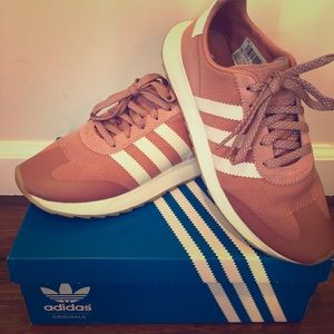Size 7 adidas originals